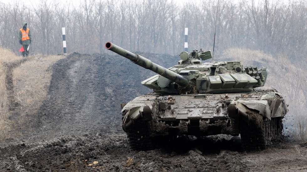 epa08971533 A tank of pro-Russian militants of self-proclaimed Donetsk People's Republic (DPR) rides during a military exercise at a shooting range not far from them controlled city of Gorlivka, Ukraine, 28 January 2020. Margarita Simonyan, the Chief Editor of the state-controlled international television network 'Russia Today' called Russia to annex all territory of Donbas during the 'Russian Donbass Forum' in Donetsk today.  EPA/DAVE MUSTAINE