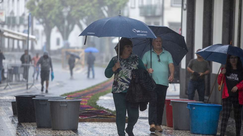 As ruas de Ponta Delgada foram decoradas com tapetes de flores pelos moradores da cidade, comerciantes e entidades públicas por quatro quilómetros para a procissão do Santo Cristo dos Milagres, ilha de São Miguel nos Açores, .22 de Maio de 2022 , EDUARDO COSTA/LUSA