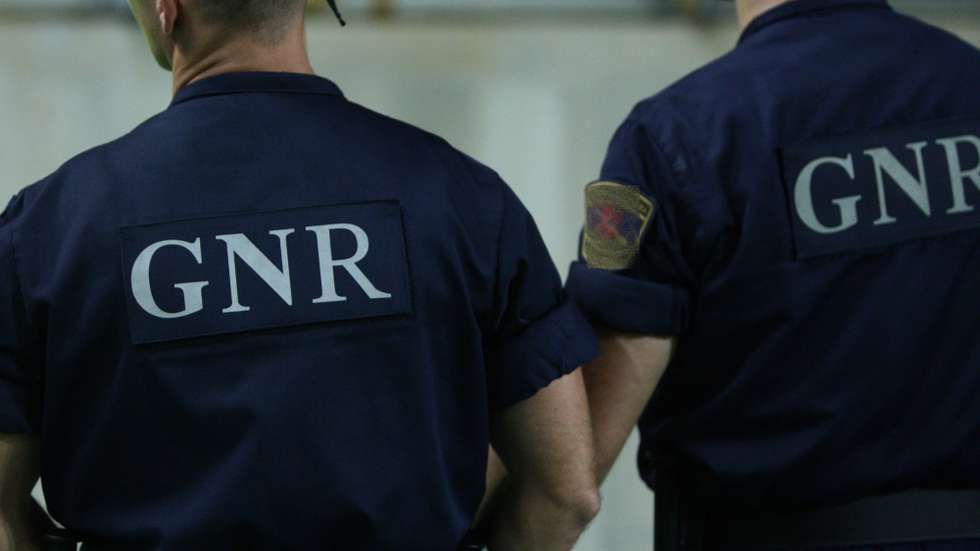 A GNR destaca que alguma situação de violência doméstica deve ser participada no Portal Queixa Eletrónica,  por via telefónica, através do número de telefone 112 e no Posto da guarda mais próximo à área de residência