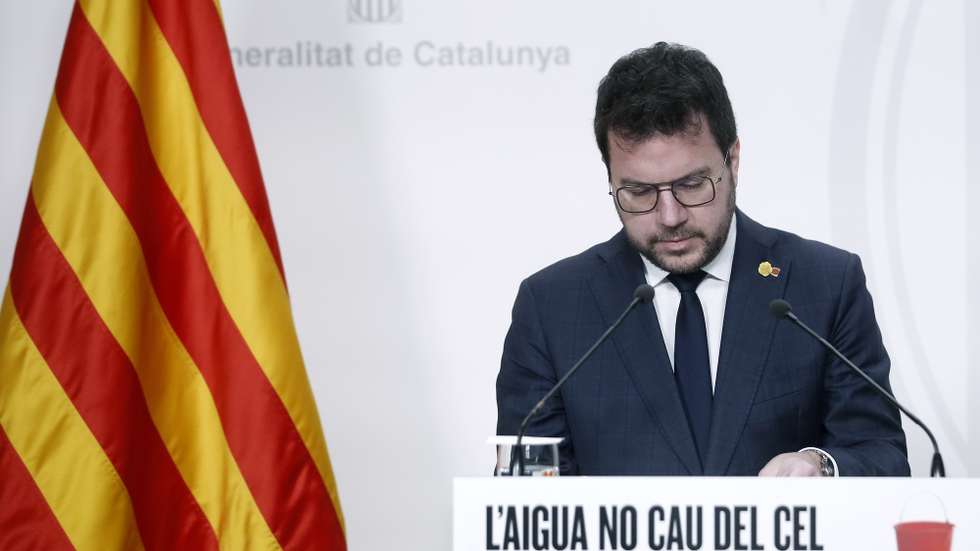 epa11117969 Catalan regional President Pere Aragones addresses a press conference to announce a drought emergency in the region in Barcelona, Spain, 01 February 2024. The drought emergency affects a total of 6 million inhabitants in the region and limits water consumption to 200 liters per citizen per day. According to Aragones 'we have never had to face such a long drought since rainfall measurements started. For three years it hasn't rained enough to cover the country's needs'.  EPA/Andreu Dalmau