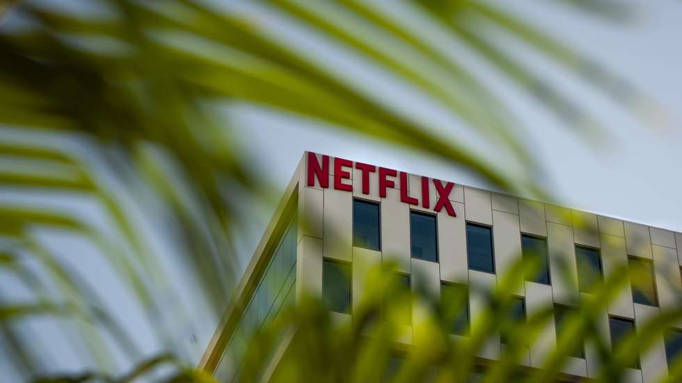 epa08945688 (FILE) - A Netflix logo hangs on the company's headquarters in Los Angeles, California, USA, 18 October 2019 (reissued 18 January 2021). Netflix will publish their 4th quarter 2020 results on 19 January 2021.  EPA/CHRISTIAN MONTERROSA *** Local Caption *** 55559865