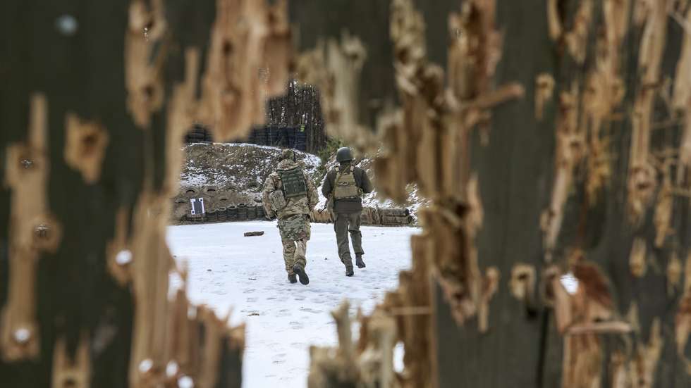epaselect epa11189055 Servicemen from different units of the Ukrainian National Guard attend a military training at a shooting range near Kharkiv, Ukraine, 29 February 2024 amid the Russian invasion. Russian troops entered Ukraine on 24 February 2022 starting a conflict that has provoked destruction and a humanitarian crisis. Russian President Vladimir Putin in his annual address to the Federal Assembly in Moscow on 29 February advised against a third country military deployment in Ukraine describing its consequences as "tragic".  EPA/SERGEY KOZLOV 45342