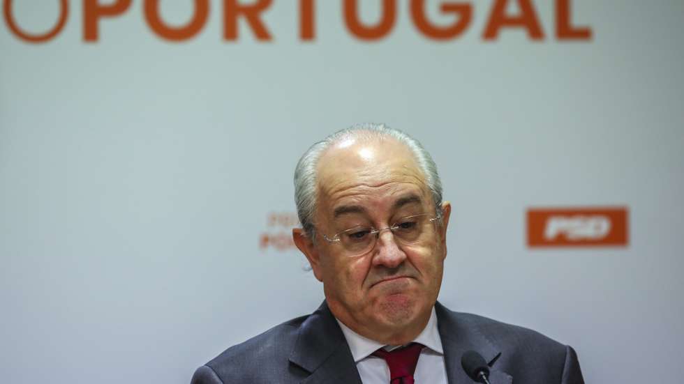 O presidente do Partido Social Democrata (PSD), Rui Rio, reage ao resultado das eleições legislativas da Região Autónoma dos Açores, na sede do partido, no Porto, 25 de outubro de 2020. O presidente do PSD, Rui Rio, destacou hoje “o resultado francamente positivo” nas eleições regionais dos Açores, considerando que a perda da maioria absoluta do PS mostra “um notório desgaste do governo regional” socialista, tal como do executivo nacional. JOSÉ COELHO/LUSA