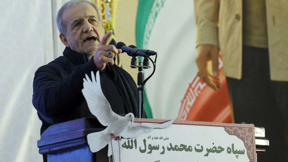 epa12620987 Iranian president Masoud Pezeshkian speaks during the sixth anniversary of late Iran's Islamic Revolutionary Guard Corps (IRGC) Quds Force commander Qasem Soleimani death, in Tehran, Iran, 01 January 2026. Soleimani was killed on 03 January 2020 in a targeted US airstrike at Baghdad airport in Iraq.  EPA/ABEDIN TAHERKENAREH