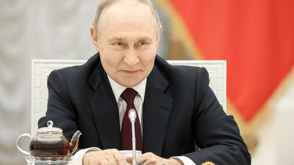epa12797677 Russian President Vladimir Putin meets with women representing various professional fields to congratulate them with the upcoming International Women's Day at the Kremlin, in Moscow, Russia, 05 March 2026.  EPA/VALERIY SHARIFULIN / SPUTNIK / KREMLIN POOL MANDATORY CREDIT