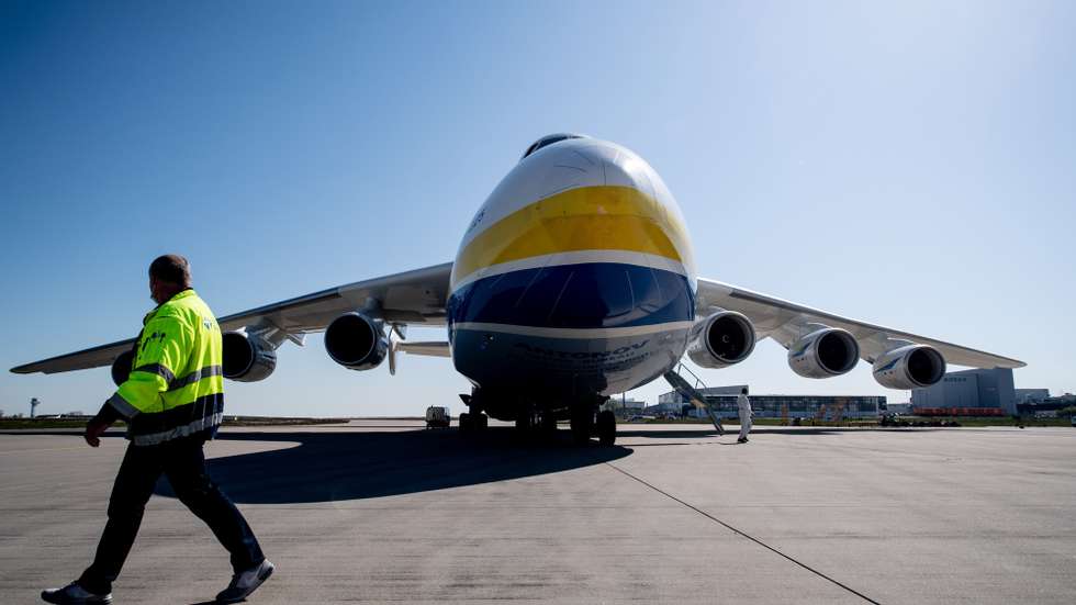 epa08386494 An Antonov An-225 Mriya cargo airplane prepare for unloading at Leipzig / Halle Airport, in Leipzig, Germany, 27 April 2020. The plane brought 8 million face masks from China to Germany to aid in the effort to prevent the spread of the coronavirus pandemic.  EPA/FILIP SINGER