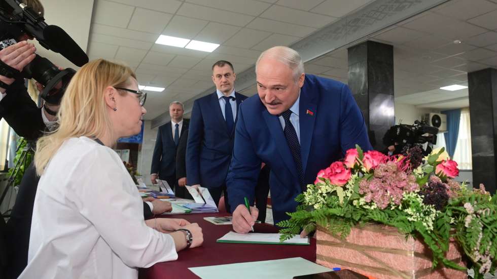epa09789234 A handout picture made available by Belarus President Press-service shows Belarusian President Aleksandr Lukashenko (R) votes during referendum on constitutional amendments in Minsk, Belarus, 27 February 2022. A total of 5,510 polling stations are open across the country for over 6.8 million registered voters.The Belarusian Central Elections Commission (CEC) has said that it has found the referendum on constitutional amendments to be successful.  EPA/BELARUS PRESIDENT PRESS-SERVICE /HANDOUT HANDOUT HANDOUT EDITORIAL USE ONLY/NO SALES HANDOUT EDITORIAL USE ONLY/NO SALES