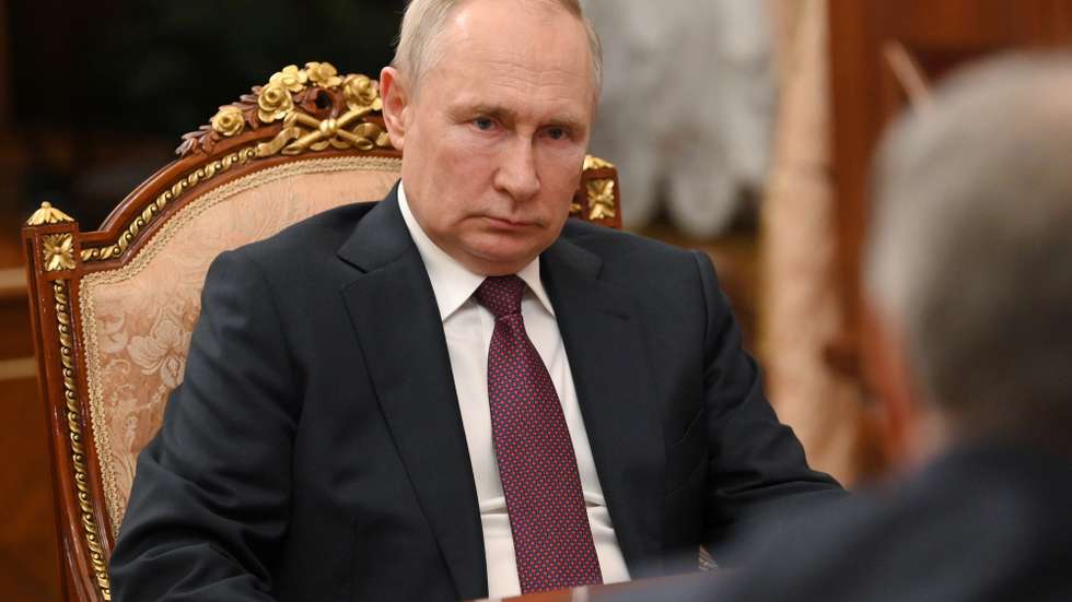 epa10778789 Russian President Vladimir Putin (L) attends a meeting with Russian State Duma Chairman Vyacheslav Volodin at the Kremlin in Moscow, Russia, 31 July 2023.  EPA/ALEXANDER KAZAKOV / SPUTNIK / KREMLIN POOL