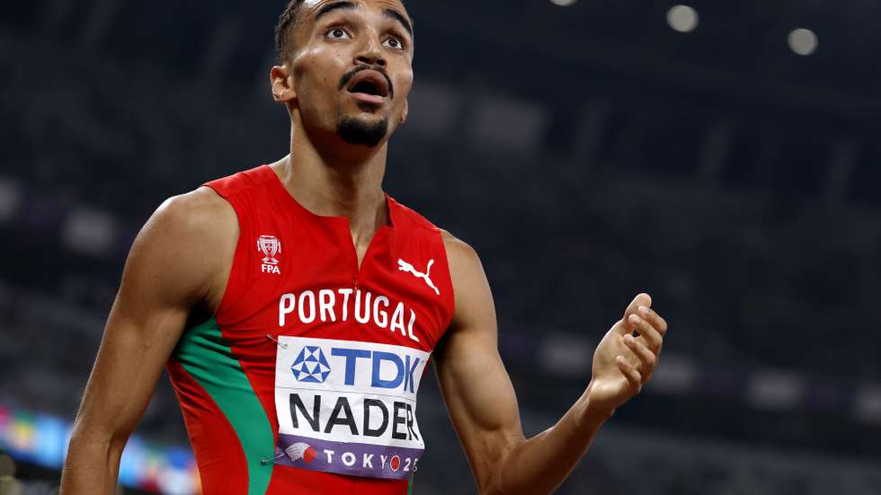 epa12384978 Isaac Nader of Portugal reacts after winning gold in the Men's 1500m final at the World Athletics Championships 2025 in Tokyo, Japan, 17 September 2025.  EPA/FRANCK ROBICHON