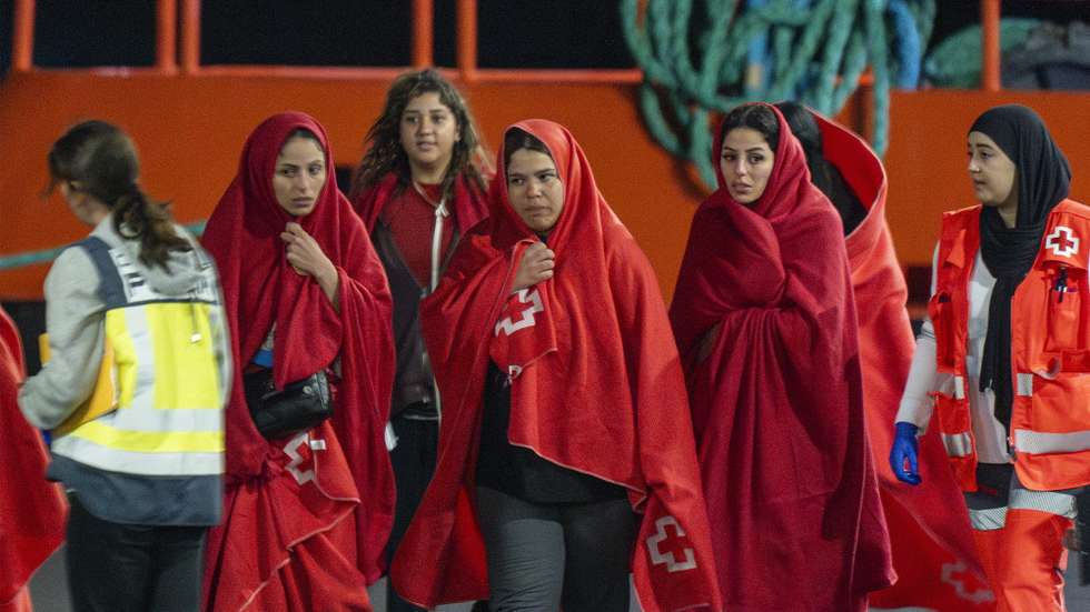 epa12457374 Several migrants covered with blankets arrive at the port of Arrecife, in the coastal city on Lanzarote Island, Canary Islands, southwestern Spain, early morning 16 October 2025. Spanish authorities rescued a boat carrying around 55 migrants, including 11 women and two children. Two other migrants are missing after jumping into the sea to reach the merchant vessel that located the boat and alerted the authorities.  EPA/ADRIEL PERDOMO