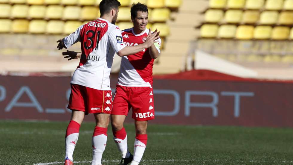 epa09012214 Wissam Ben Yedder (R) of AS Monaco celebrates with Kevin Volland (L) after scoring a goal against FC Lorient during the French Ligue 1 soccer match, AS Monaco vs FC Lorient, at Stade Louis II, in Monaco, 14 January 2021.  EPA/SEBASTIEN NOGIER