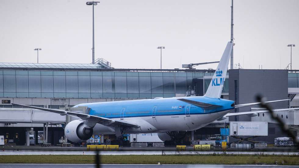 epa09607512 A KLM plane is seen at gate E19 after arriving from Johannesburg, at Pier E at Schiphol Airport, The Netherlands, 27 November 2021. Schiphol Airport authorities said the airport is not taking additional measures after 61 passengers who arrived on two flights from South Africa a day earlier were tested positive for coronavirus. Two planes arrived from Johannesburg and Cape Town just as the Dutch government along other countries banned all travels from and to South Africa due to concerns over of a newly detected and highly mutated Covid-19 variant, B.1.1.529.  EPA/SEM VAN DER WAL