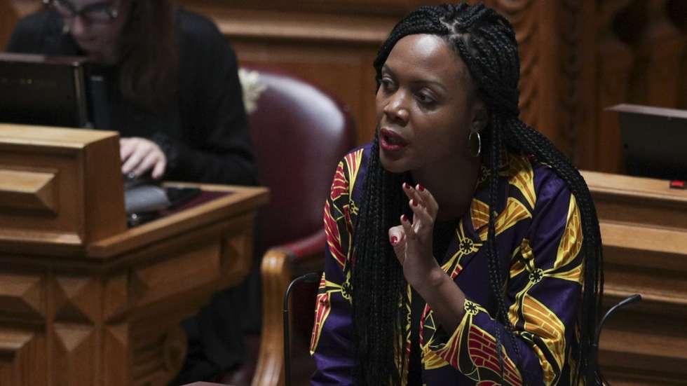 Para Joacine, o líder do Chega "é um agressor e não pode sair impune dos seus atos e comentários racistas e xenófobos, para mais enquanto representante eleito"