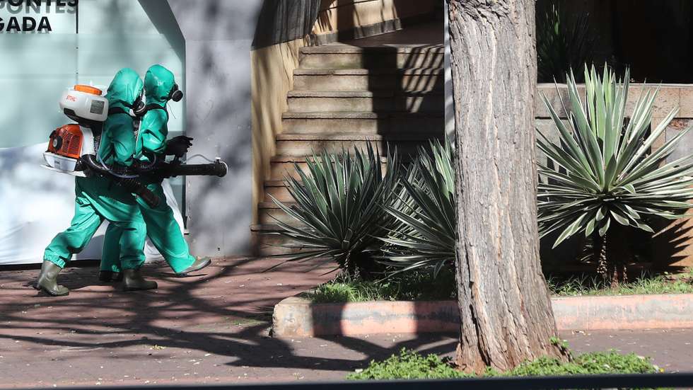 Os arruamentos do bairro social Nova Cidade foram alvo esta manhã de uma ação de limpeza e desinfecção, local onde surgiu um surto de covid-19 que levou a Câmara Municipal local e o Governo Regional da Madeira a decretar a implementação de uma cerca sanitária nesta freguesia a partir das 0:00 horas do dia 19, Câmara de Lobos, 25 de abril de 2020. HOMEM DE GOUVEIA/LUSA