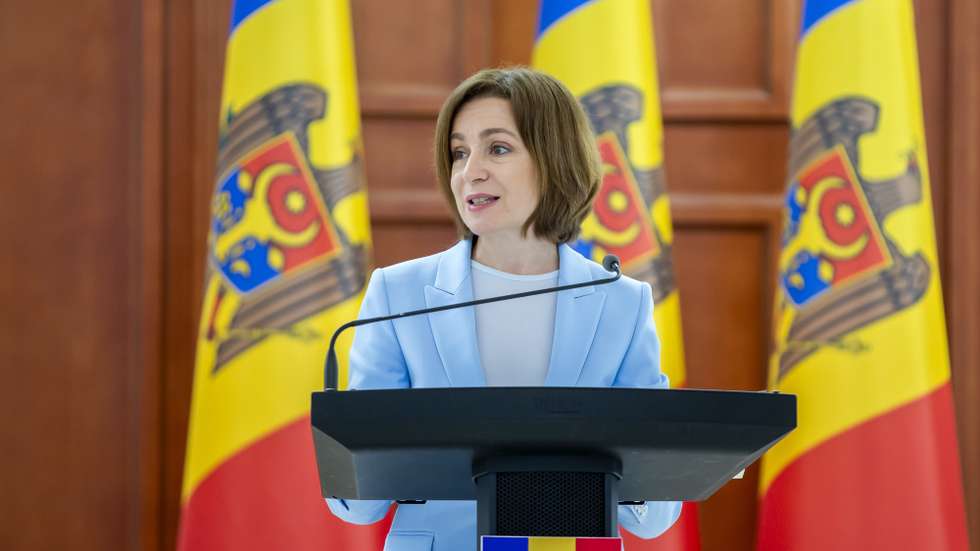 epa12171425 President of Moldova Maia Sandu delivers her speech at a joint press conference with the prime minister of Greece in the Presidential Palace during the latter's first official visit to Chisinau, Moldova, 12 June 2025.  EPA/DUMITRU DORU