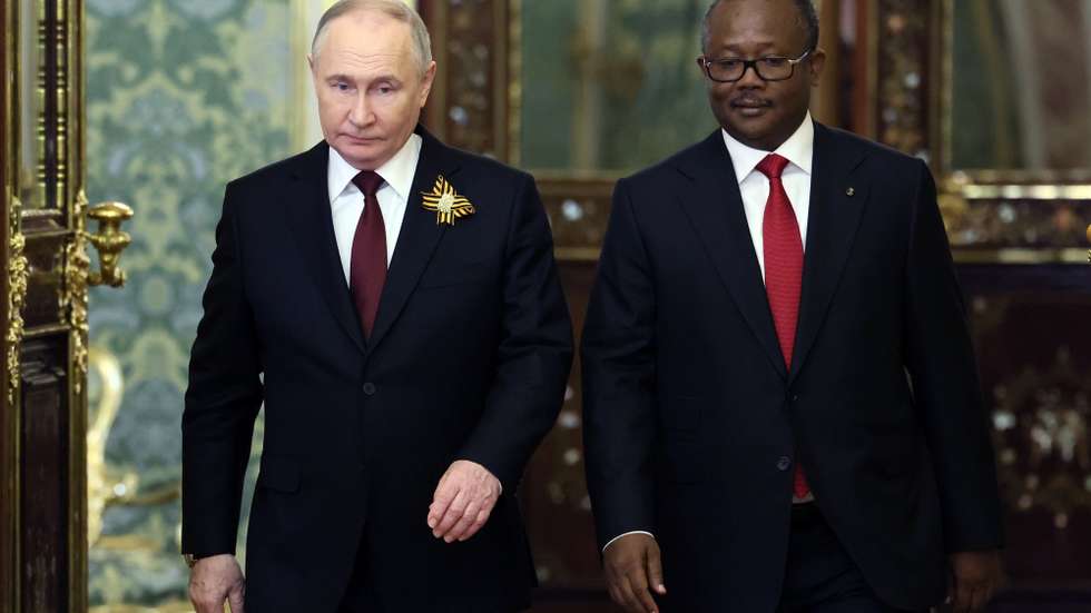 epa11329966 Russian President Vladimir Putin (L) and Guinea-Bissau's President Umaro Sissoco Embalo (R) attend a meeting at the Kremlin, in Moscow, Russia, 09 May 2024.  EPA/MIKHAIL METZEL/SPUTNIK/KREMLIN POOL MANDATORY CREDIT