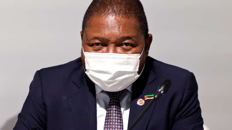 epa09208775 Mozambique's President Filipe Nyusi poses before the opening session of the Summit on the Financing of African Economies in Paris, France, 18 May 2021.  EPA/LUDOVIC MARIN / POOL  MAXPPP OUT