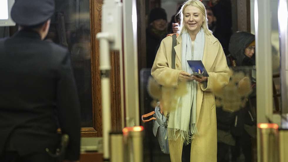 epa11038893 Yekaterina Duntsova, who plans to run for Russian president in the March 2024 election, arrives to the Russian Central Election Commission to submit documents in Moscow, Russia, 20 December 2023. Journalist and native of Krasnoyarsk, Ekaterina Duntsova is to run in Russia's 2024 presidential election. She held a formal meeting of the group of voters and collected the required number of signatures for nomination. Russian presidential elections will be held from 15 to 17 March 2024.  EPA/STRINGER