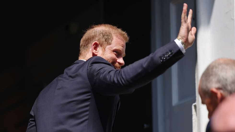 epa13094699 Britain’s Prince Harry waves as he arrives for an Invictus Games event in London, Britain, 07 July 2026. Britain’s Prince Harry has arrived in the UK for a series of events related to the Invictus Games.  EPA/ANDY RAIN