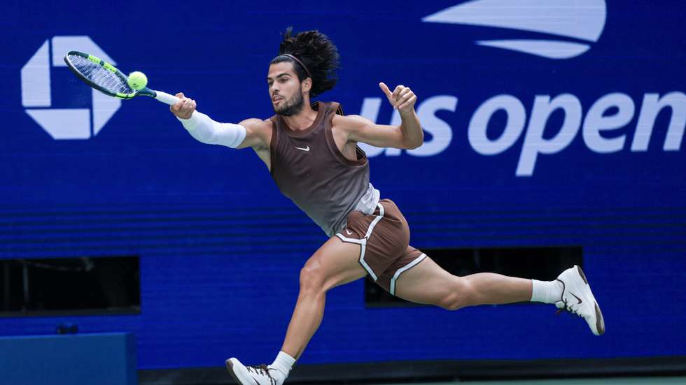 epa13203068 Carlos Alcaraz of Spain in action against Roman Safiullin of Russia during the Men's Singles first round tennis match of the US Open Tennis Championships, in Flushing Meadows, New York, USA, 31 August 2026.  EPA/CRISTOBAL HERRERA-ULASHKEVICH