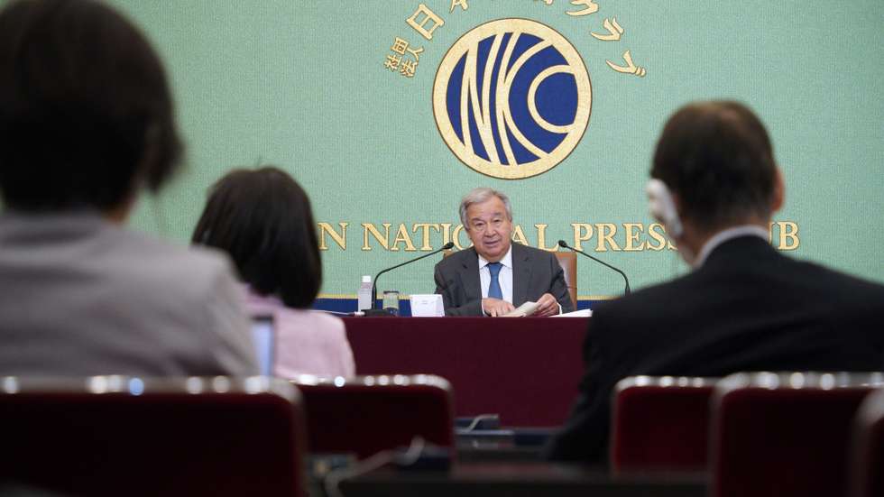 epa10110995 UN Secretary General Antonio Guterres speaks during a press conference at the Japan National Press Club in Tokyo, Japan, 08 August 2022. On 06 August 2022, UN Secretary General Guterres attended the ceremony marking the 77th anniversary of the atomic bombing of Hiroshima.  EPA/FRANCK ROBICHON / POOL