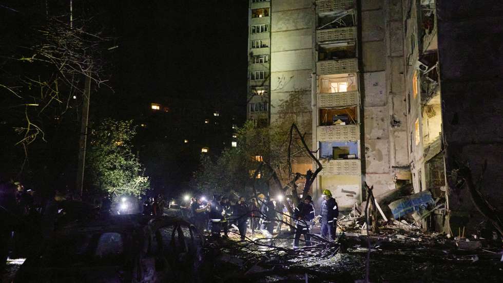 epaselect epa11618549 Ukrainian rescuers work at the site of overnight shelling on a multi-story residential building in Kharkiv, northeastern Ukraine, 21 September 2024 (issued 22 September 2024), amid the Russian invasion. At least 21 people have been injured, including three children, after Russian shelling hit a residential area in Kharkiv, the head of the Kharkiv Military Administration Oleg Synegubov wrote on telegram on 22 September. Russian troops entered Ukrainian territory on 24 February 2022, starting a conflict that has provoked destruction and a humanitarian crisis.  EPA/SERGEY KOZLOV