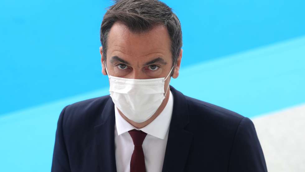 epa08544668 French Health Minister Olivier Veran arrives to attend the annual Bastille Day military parade on the Place de la Concorde in Paris, France, 14 July 2020. Bastille Day, the French National Day, is held annually on 14 July to commemorate the storming of the Bastille fortress in 1789. This year Germany, Austria, Switzerland and Luxembourg, which took in French COVID-19 patients, are special guests of honor.  EPA/LUDOVIC MARIN / POOL MAXPPP OUT