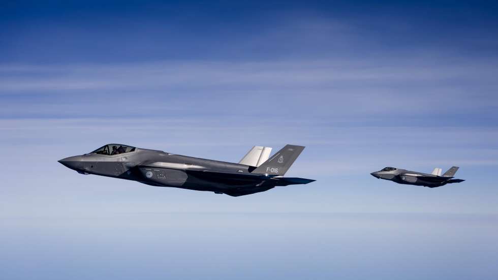 epa12005571 Dutch F35 fighter jets fly over the North Sea by after being refueled by an MRTT aircraft coming from Eindhoven Air Base, Netherlands, 02 April 2025. The flight is part of the NATO exercise Ramstein.  EPA/SEM VAN DER WAL