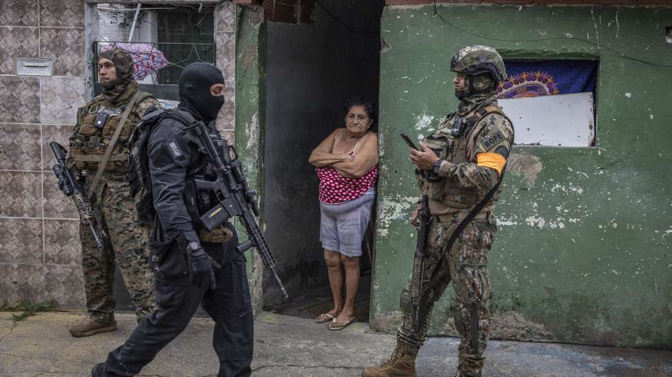 epa13190847 Members of the Military Police’s Special Operations Battalion (BOPE) conduct an operation to take control of the communities of Vigario Geral and Parada de Lucas, in the so-called Complexo de Israel, in Rio de Janeiro, Brazil, 25 August 2026. The Complexo de Israel is a group of favelas controlled by the Terceiro Comando Puro (TCP), a drug-trafficking faction that is fighting for territory with the Comando Vermelho (CV).  EPA/André Coelho