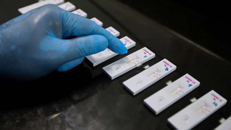 epa08836924 A Sri Lankan health officer performs COVID -19 Rapid Antigen Tests at a mobile laboratory just after collecting a swab from a lockdown area in Colombo, Sri Lanka, 23 November 2020. Sri Lanka is in the midst of the new wave of Covid-19 and the number of cases is increasing day after day. The government imposed a curfew in some parts of the country about a month ago following a sudden spike of Covid-19 infections linked to a textile factory and a fish market in Western Province.  EPA/CHAMILA KARUNARATHNE