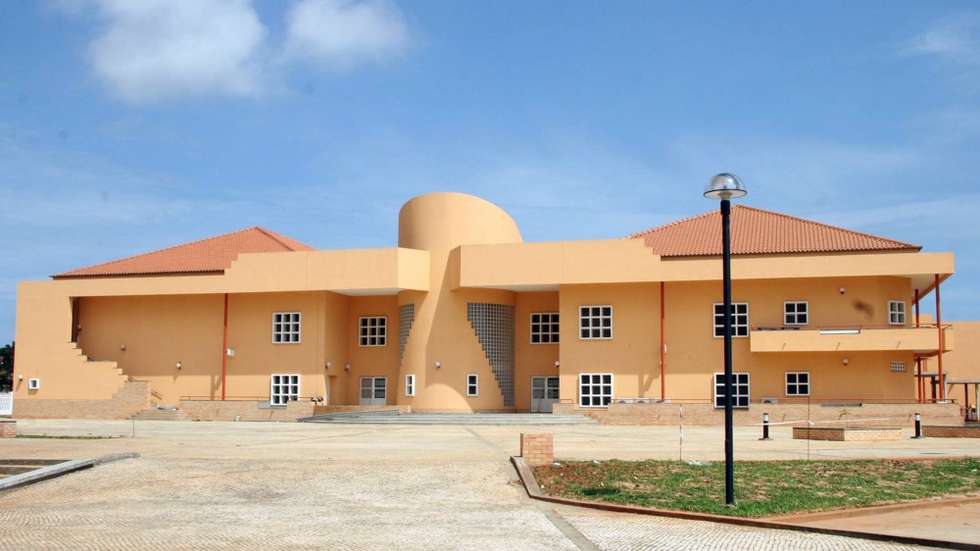 Escola Portuguesa de Luanda gerida pelo Estado Português