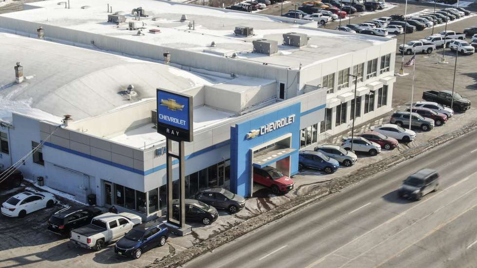 epa09720381 An aerial photo made with a drone shows a Chevrolet dealership in Fox Lake, Illinois, USA, 31 January 2022. General Motors, the maker of Chevrolet, Buick, GMC, and Cadillac in the US, is set to release its fourth quarter 2021 earnings on 01 February 2022. Analysts predict the largest auto maker in the world to show earnings of 1.15 US dollars per share.  EPA/TANNEN MAURY