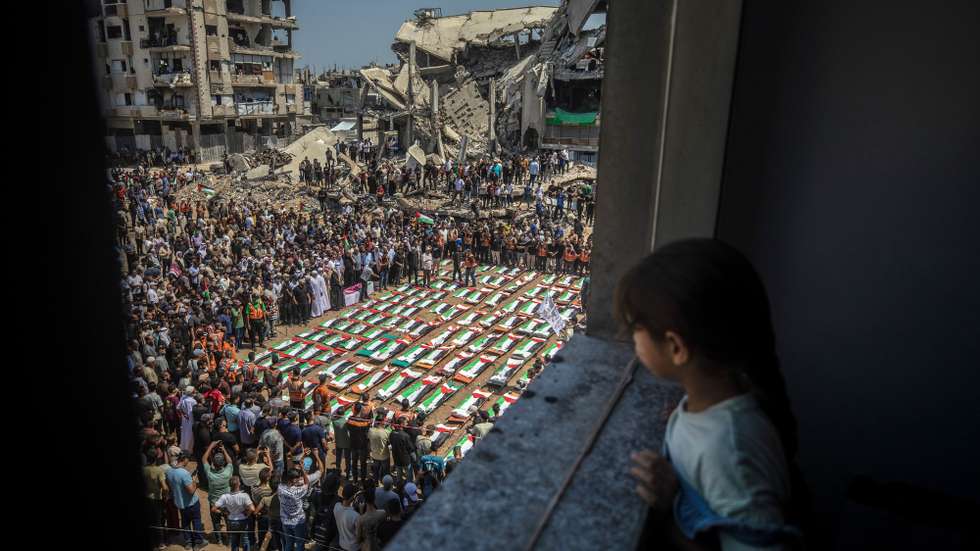 epaselect epa13149787 Palestinians gather during a mass funeral for 112 members of the Abu Sharia and Al-Hasayna families in the eastern Gaza City, 04 August 2026. Gaza's Civil Defense recovered the remains during two weeks of searching through the rubble of residential buildings destroyed during an Israeli airstrike in November 2023. According to the Civil Defense, the victims, including women and children, were killed on 22 November 2023 and remained trapped beneath the debris for nearly three years before being recovered and laid to rest.  EPA/MOHAMMED SABER