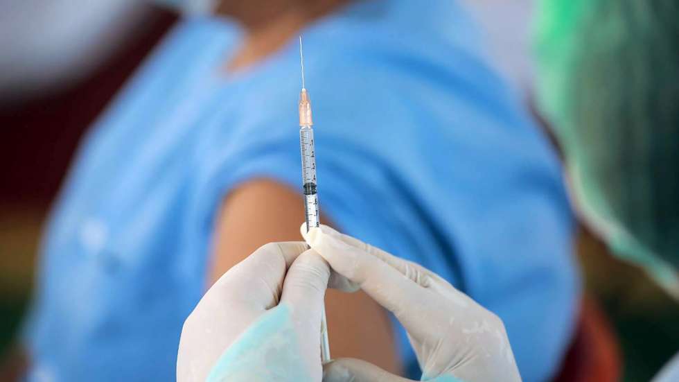 epa09244424 A handout photo made available by the Ministry of Justice shows a nurse preparing to administer a dose of Sinovac COVID-19 vaccine to a prisoner during an inoculation program in an effort to contain the outbreak in prison, at Samut Prakan Central Prison in Samut Prakan province, Thailand, 03 June 2021.  EPA/MINISTRY OF JUSTICE HANDOUT  HANDOUT EDITORIAL USE ONLY/NO SALES