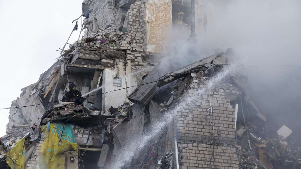 epaselect epa13079618 Ukrainian rescuers work at the site of a Russian missile strike on a nine-storey residential building in Kyiv, Ukraine, 02 July 2026, amid the Russian invasion. According to the State Emergency Service of Ukraine, at least 17 people were killed and more than 90 injured after a massive overnight Russian attack on Kyiv. The Ukrainian Air Force said Russia used about 500 drones and more than 70 missiles of different types in the attack, with Kyiv the main direction of the assault.  EPA/SERGEY DOLZHENKO