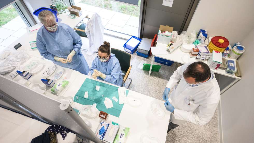 epa08905746 Pharmacists at the university hospital prepare the syringes for corona vaccinations during the administration of 150 Corona vaccinations at the Univerity Clinic in Frankfurt, Germany, 27 December 2020. The EU is launching a co-ordinated vaccine rollout to fight Covid-19, as the Pfizer-BioNTech vaccine has been delivered to all 27 member states.  EPA/ANDREAS ARNOLD / POOL