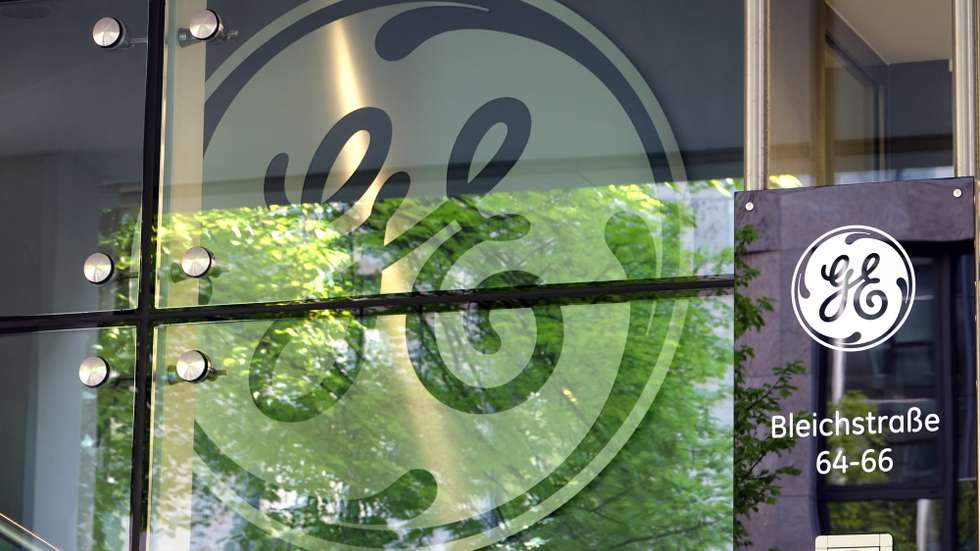 epa08687825 (FILE) - GE signage at their office building in Frankfurt am Main, Germany, 19 April 2018 (reissued 22 September 2020). GE, also known as General Electric, on 21 September 2020 said it would leave the market of building coal-powered power plants and sell or close down existing sites as it wants to concentrate on more environment-friendly alternatives.  EPA/MAURITZ ANTIN *** Local Caption *** 55013090