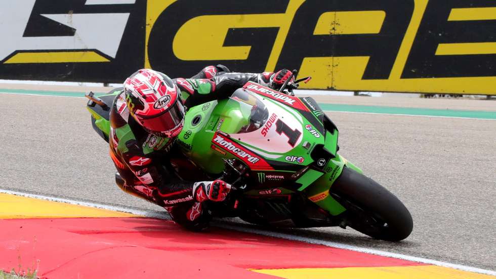 epa09219672 British Superbike rider Jonathan Rea of the Kawasaki Racing Team is on his way to win the Aragon Round race of the FIM Superbike World Championship at Motorland Alcaniz circuit in Alcaniz, northeastern Spain, 22 May 2021.  EPA/Javier Cebollada