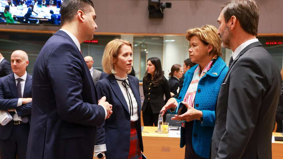 epa11856027 European High Representative for Foreign and Security Policy Kaja Kallas (3L) chats with  Latvian Foreign Minister Baiba Braze (2R) as they attend Foreign Affairs Council at the EU headquarters in Brussels, Belgium, 27 January 2025. EU foreign ministers will discuss Russia's aggression against Ukraine, and over lunch the Council will exchange views on EU-US relations and the latest developments in the Middle East, including Syria.  EPA/OLIVIER HOSLET