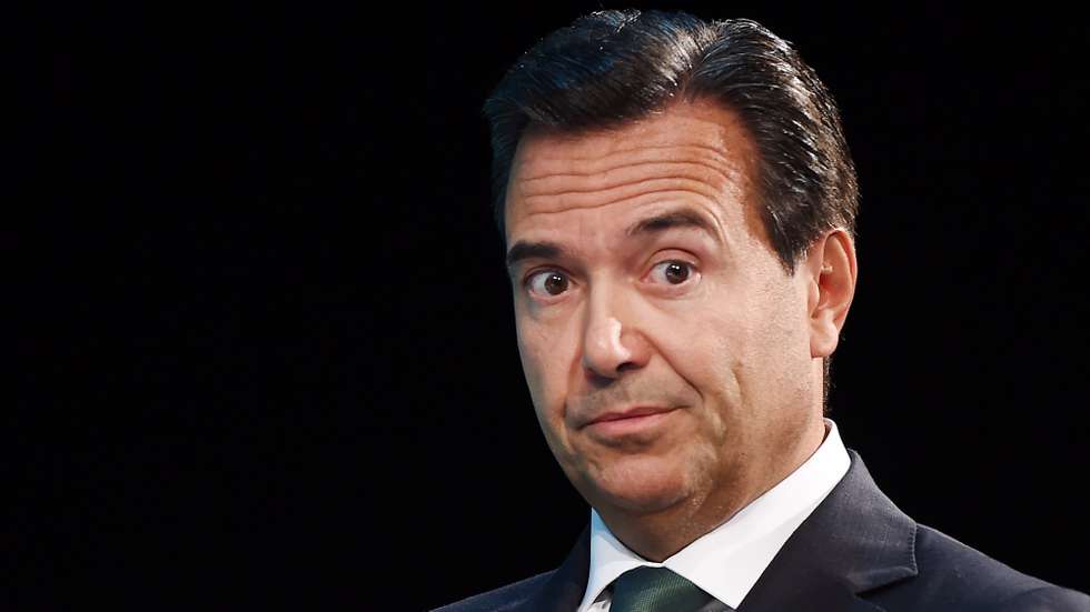 epa09690742 (FILE) - Group Chief Executive of Lloyds Banking Group Antonio Horta-Osorio attends the Institute of Directors annual convention at the Royal Albert Hall in London, Britain, 06 October 2015 (reissued 17 January 2022). Credit Suisse Group announced on 17 January 2022, that its Board of Directors (Board) has appointed Axel P. Lehmann as the bank's new chairman effective immediately, after Antonio Horta-Osorio resigned following an investigation commissioned by the Board. Horta-Osorio succeeded Urs Rohner Credit Suisse's chairman in April 2021.  EPA/ANDY RAIN *** Local Caption *** 52293842