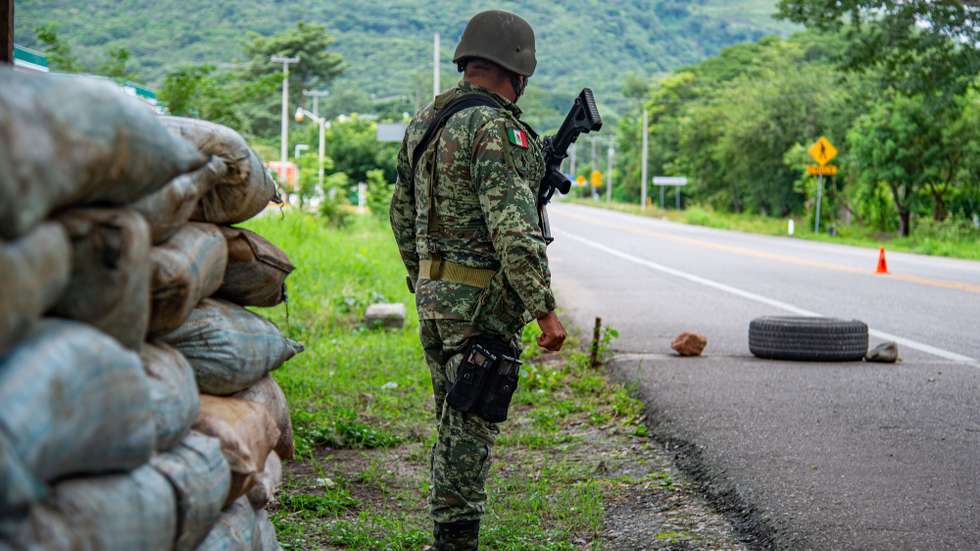 epa10886939 Members of the Mexican Army participate in a patrol and reconnaissance mission of the urban and rural area of the municipality of Frontera Comalapa, in the state of Chiapas, Mexico, 27 September 2023. Inhabitants of the municipality of Frontera Comalapa, state of Chiapas, near the southern border of Mexico, denounced on 27 September their abandonment by the Mexican Government in the face of the violence of drug trafficking and criminal groups.  EPA/Carlos Lopez