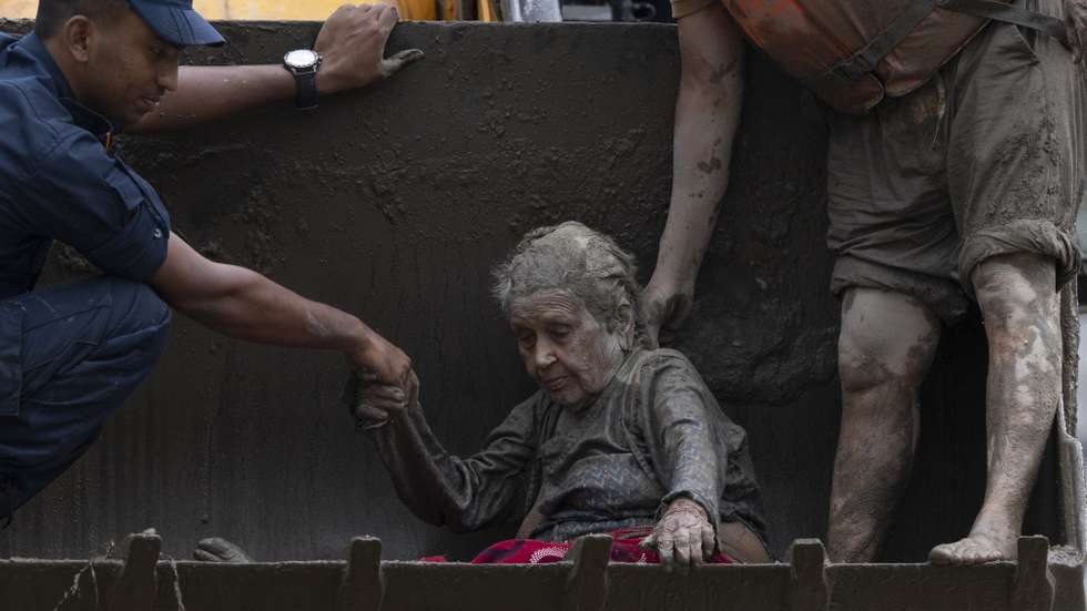 epa13193004 Rescuers transport an elderly woman rescued from a Devighat old age home following a flash flood in Trishuli Bazar, Nuwakot district, Nepal, 26 August 2026. Several people were killed and multiple others were reported missing after a massive flash flood swept through Rasuwa and Nuwakot districts causing widespread destruction to settlements and infrastructure, according to local authorities.  EPA/NARENDRA SHRESTHA