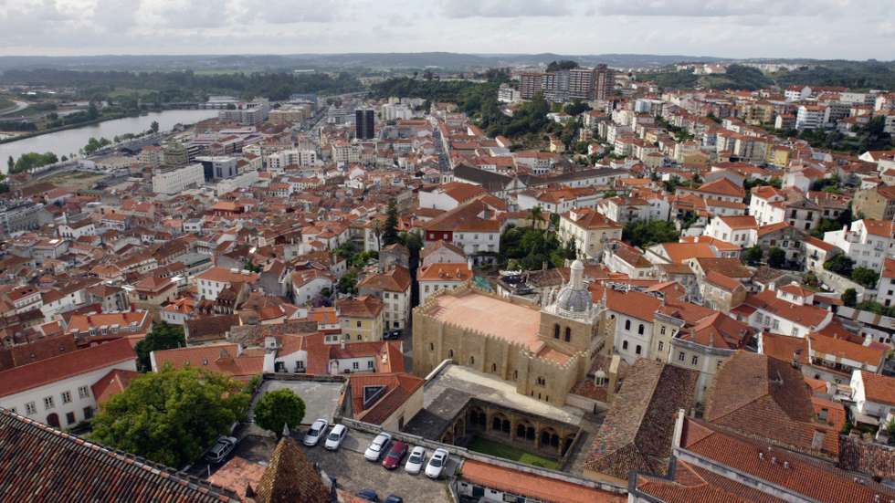 Vista geral da cidade de Coimbra, visto a partir da torre da Universidade de Coimbra, a 19 de Abril de 2007.
PAULO NOVAIS / LUSA