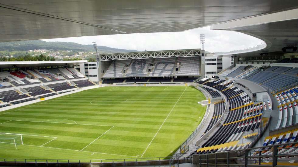 A Autoridade para a Prevenção e Combate à Violência no Desporto (APCVD) aplicou dois jogos à porta fechada e uma multa de 13 mil euros por "factos ocorridos" nos jogos com o Sporting de Braga, de 10 de novembro de 2019, e com o Benfica, de 04 de janeiro de 2020