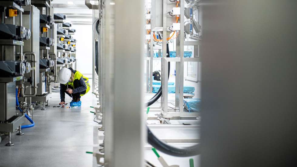 epa08724597 A staff member sets up an antibody production line at the Ibex building of Lonza, where part of the Moderna mRNA coronavirus disease (COVID-19) vaccine will be produced, in Visp, Switzerland, 06 October 2020.  EPA/OLIVIER MAIRE