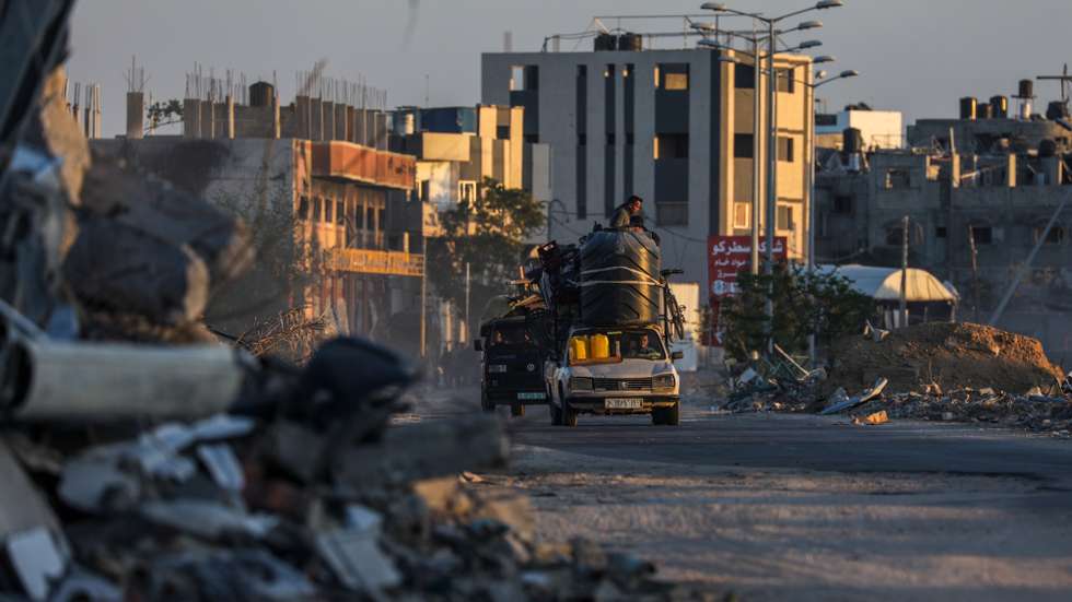 epa11323842 Internally displaced Palestinians leave with their belongings following an evacuation order issued by the Israeli army, in Rafah, southern Gaza Strip, 06 May 2024 (issued 07 May 2024). The Israel Defence Forces (IDF) on 06 May called on residents of eastern Rafah to 'temporarily' evacuate. On 07 May the IDF confirmed that its ground troops began an overnight operation targeting Hamas militants and infrastructure within specific areas of eastern Rafah, taking operational control of the Gazan side of the Rafah crossing based on intelligence information. More than 34,600 Palestinians and over 1,455 Israelis have been killed, according to the Palestinian Health Ministry and the IDF, since Hamas militants launched an attack against Israel from the Gaza Strip on 07 October 2023, and the Israeli operations in Gaza and the West Bank which followed it.  EPA/MOHAMMED SABER
