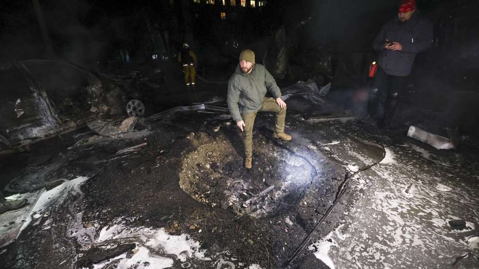 epa12535002 Ukrainian experts inspect the site of a Russian strike on the high-storey residential building in Kharkiv, northeastern Ukraine, 19 November 2025, amid the Russian invasion. At least 46 people were injured, including two children, in Kharkiv after Russian forces launched overnight strikes by drones and missiles across Ukraine, the head of the Kharkiv Military Administration, Oleg Synegubov reported.  EPA/SERGEY KOZLOV