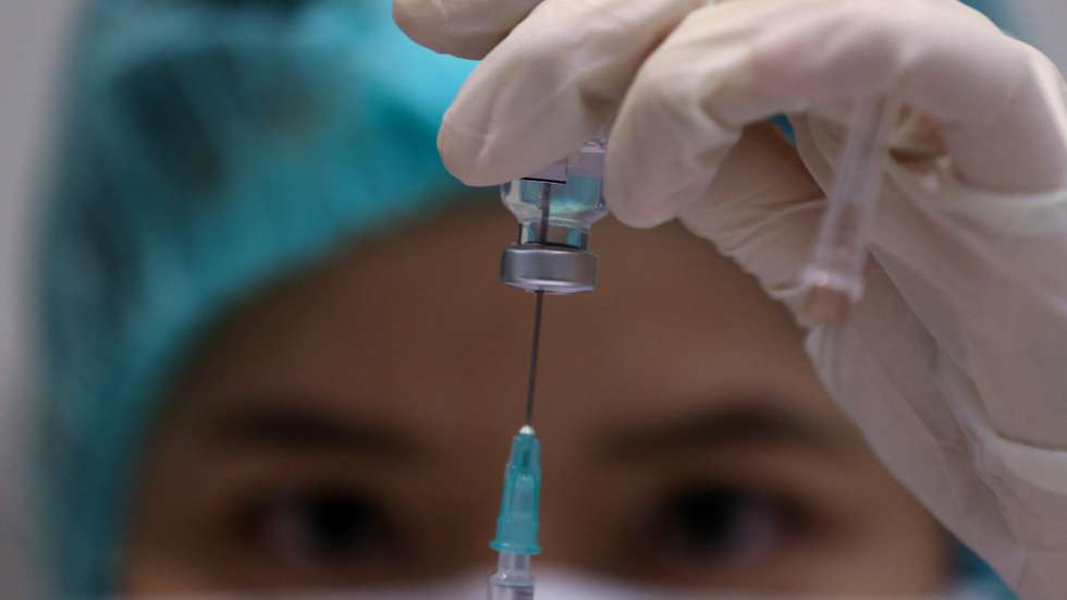 epa10374549 A Thai health official prepares a dose of a COVID-19 vaccine booster at a vaccination center set up in a luxury shopping mall in Bangkok, Thailand, 20 December 2022. Thailand campaigns for people to get a COVID-19 vaccine booster to reduce and prevent the spread of COVID-19 following a surge in the number of new confirmed cases as the cold season starts and before the new year.  EPA/NARONG SANGNAK