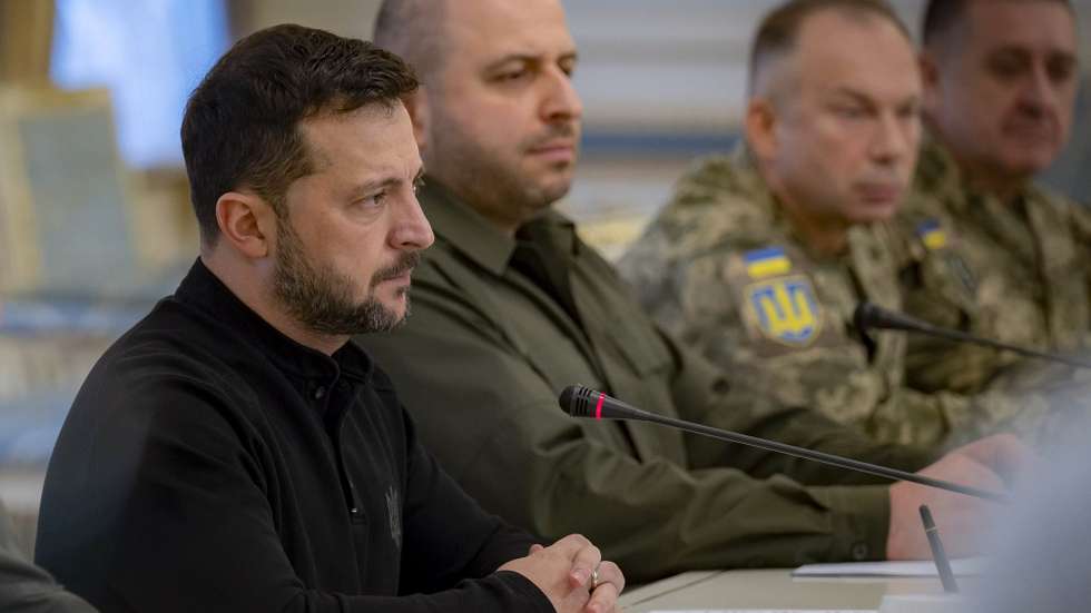 epa11673250 A handout picture made available by the Presidential Press Service of Ukraine on 21 October 2024 shows Ukrainian President Volodymyr Zelensky meeting with Secretary of Defense Lloyd Austin (unseen) in Kyiv, Ukraine, 21 October 2024. The United States has designated a new defense aid package for Ukraine, totaling 400 million dollars. This announcement was made by US Defense Secretary Austin during a meeting with President Zelensky. Austin's visit to Kyiv was unannounced, and he met with high-ranking Ukrainian officials in the context of the ongoing Russian invasion.  EPA/PRESIDENTIAL PRESS SERVICE HANDOUT HANDOUT 66185HANDOUT EDITORIAL USE ONLY/NO SALES