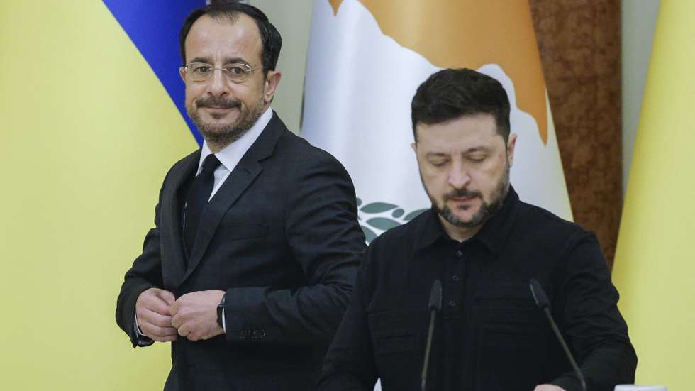 epa12569609 Cypriot President Nikos Christodoulides (L) and Ukrainian President Volodymyr Zelensky (R) attend a joint press conference following their meeting in Kyiv, Ukraine, 04 December 2025. Nikos Christodoulides arrived in Kyiv to meet with top Ukrainian officials amid the ongoing Russian invasion.  EPA/SERGEY DOLZHENKO